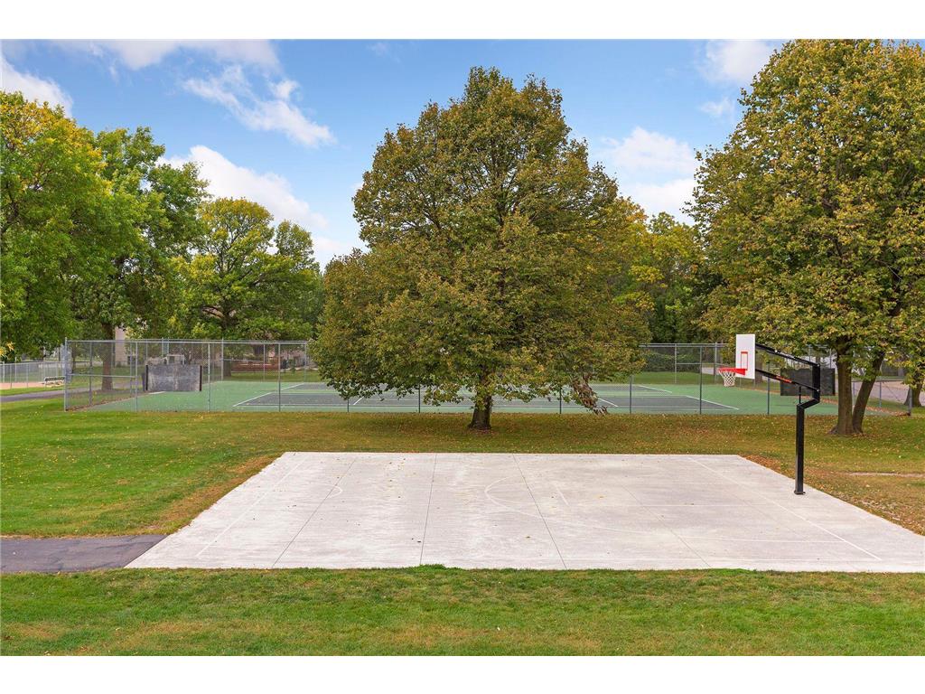 9217 W River Road Brooklyn Park MN 55444 7019159 image54