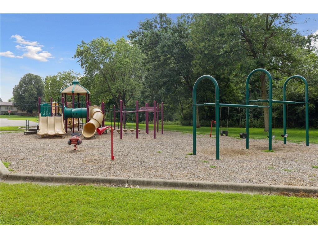 9217 W River Road Brooklyn Park MN 55444 7019159 image67