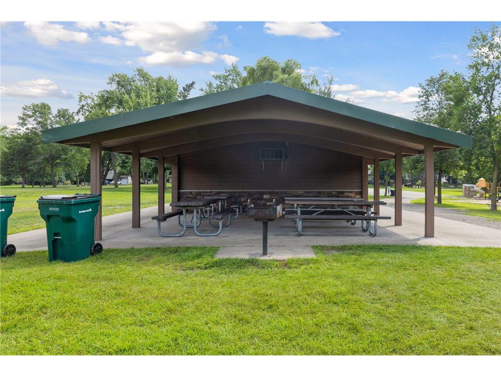 9217 W River Road Brooklyn Park MN 55444 7019159 image68