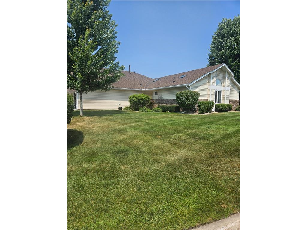 9222 Yorkshire Lane Brooklyn Park MN 55443 6576682 image1