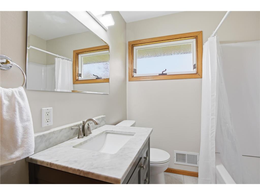 9224 15th Avenue S Bloomington MN 55425 7048118 image17