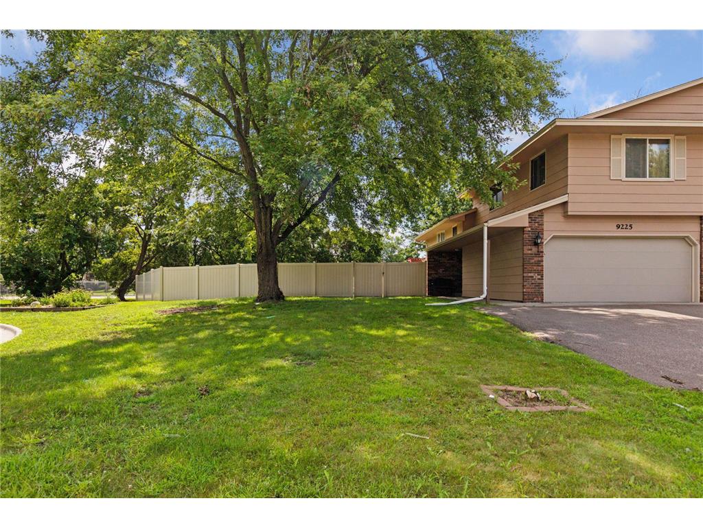 9225 29th Avenue N New Hope MN 55427 6754923 image1