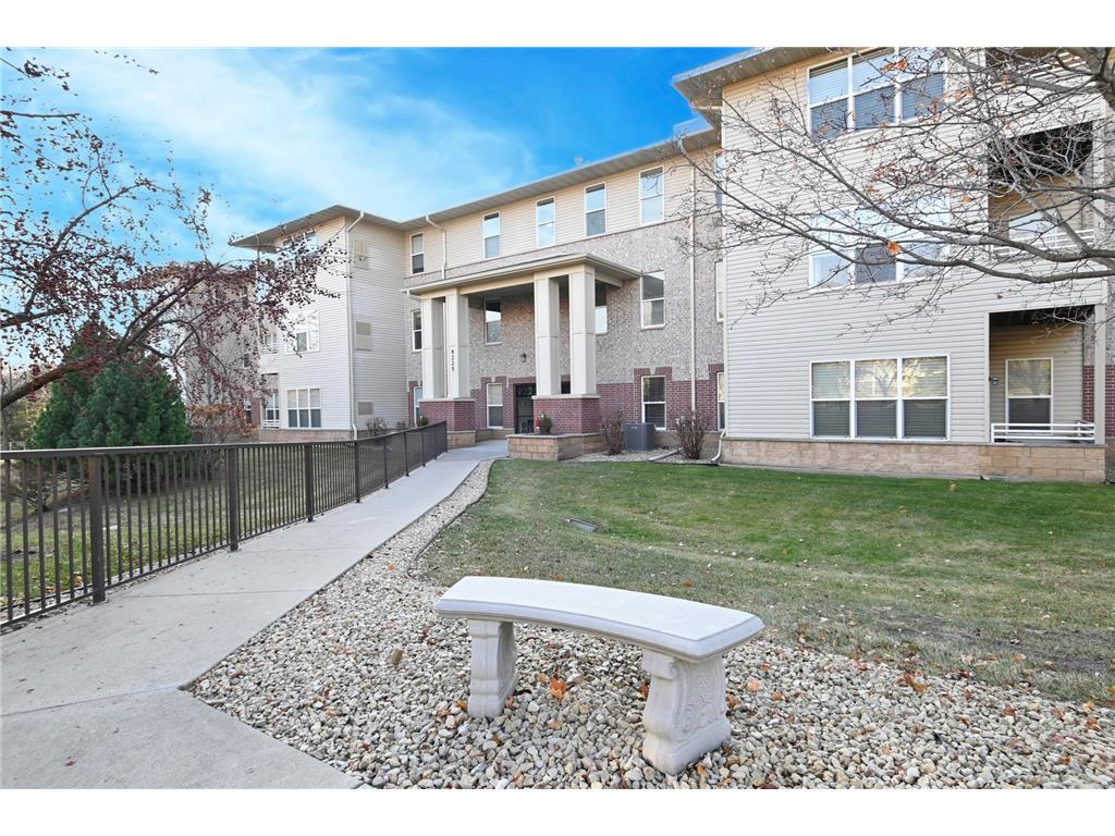 9225 Medicine Lake Road #110B Golden Valley MN 55427 6470833 image1