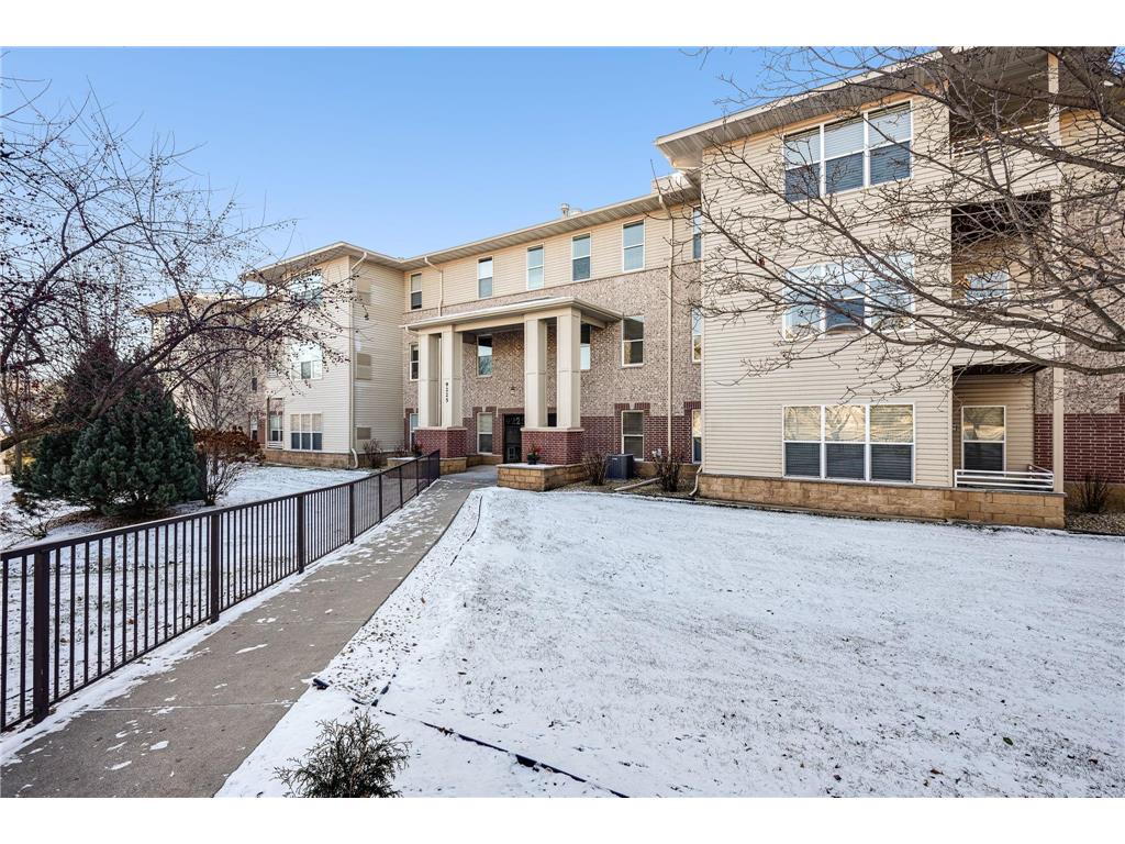 9225 Medicine Lake Road #211B Golden Valley MN 55427 6639181 image1