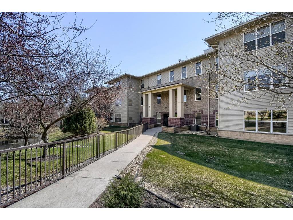 9225 Medicine Lake Road #212B Golden Valley MN 55427 7052910 image1