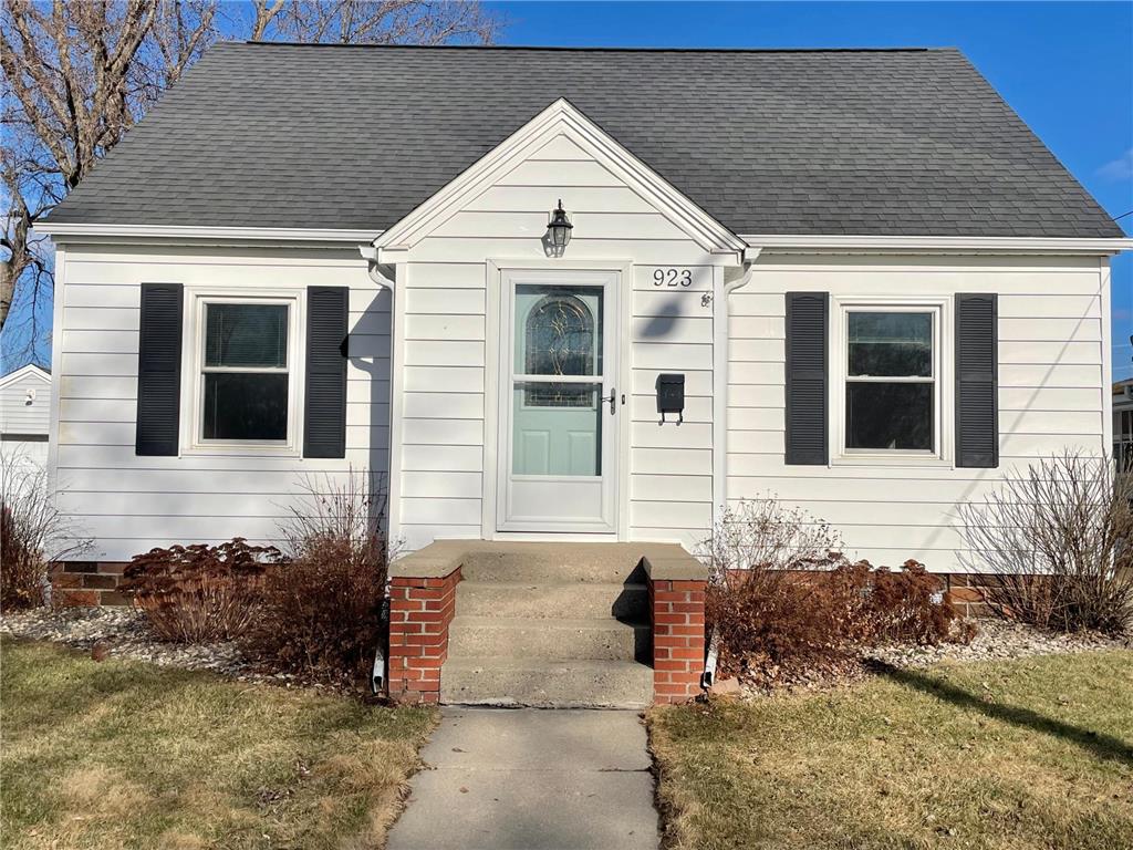 923 3rd Street SW Waseca MN 56093 6690806 image1