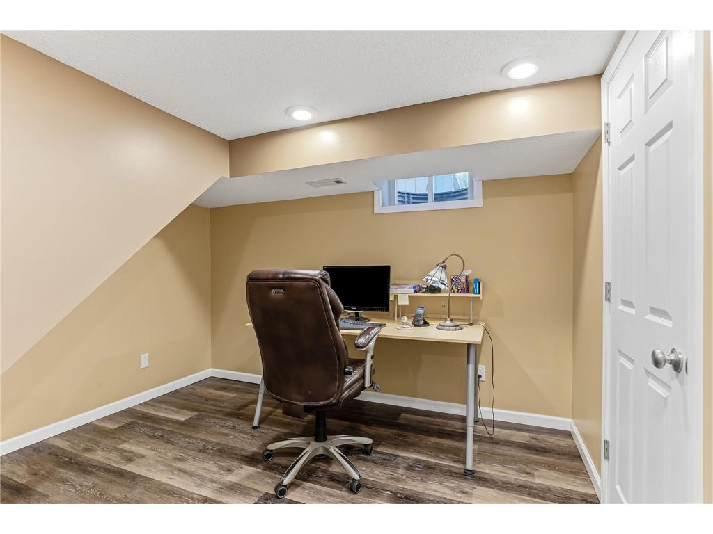 9230 Clinton Avenue S Bloomington MN 55420 7093173 image23