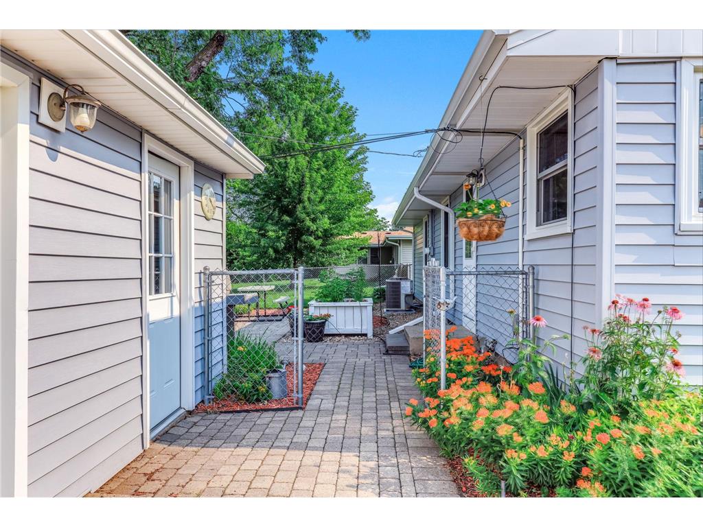 9230 Clinton Avenue S Bloomington MN 55420 7093173 image34