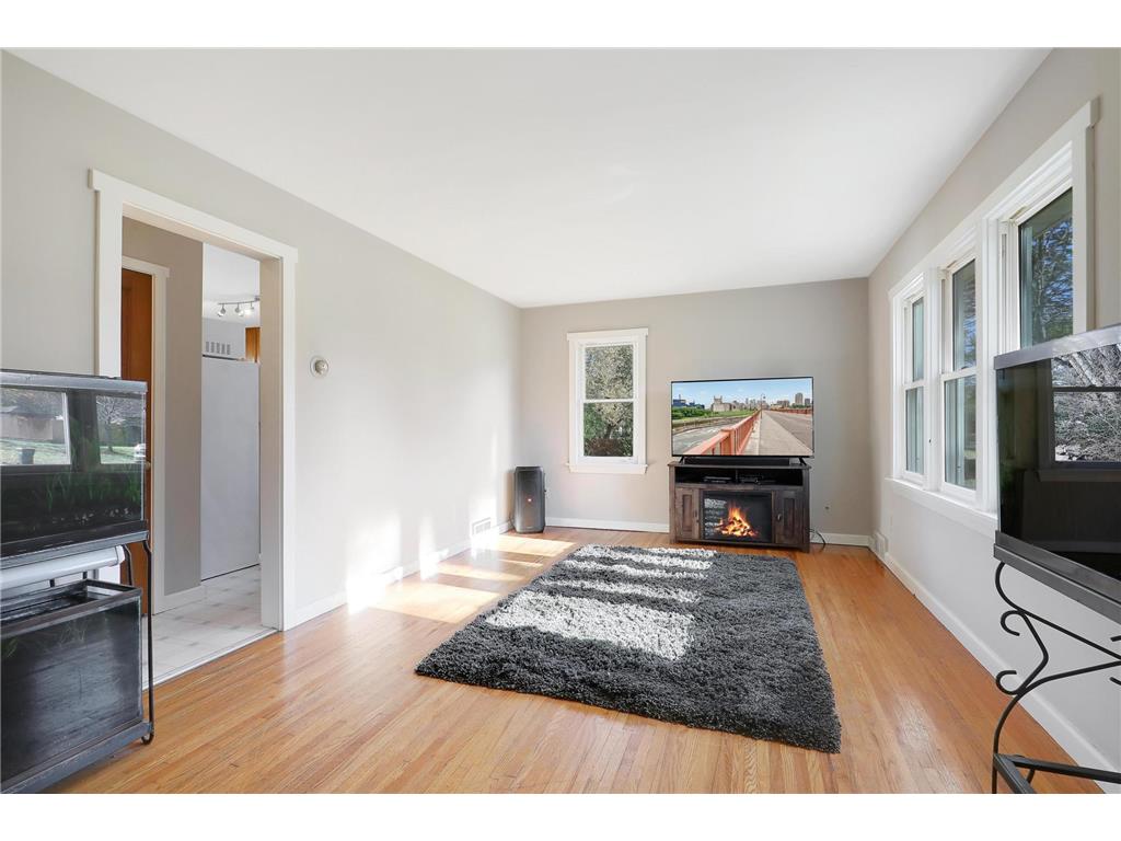 924 81st Avenue N Brooklyn Park MN 55444 6458292 image1