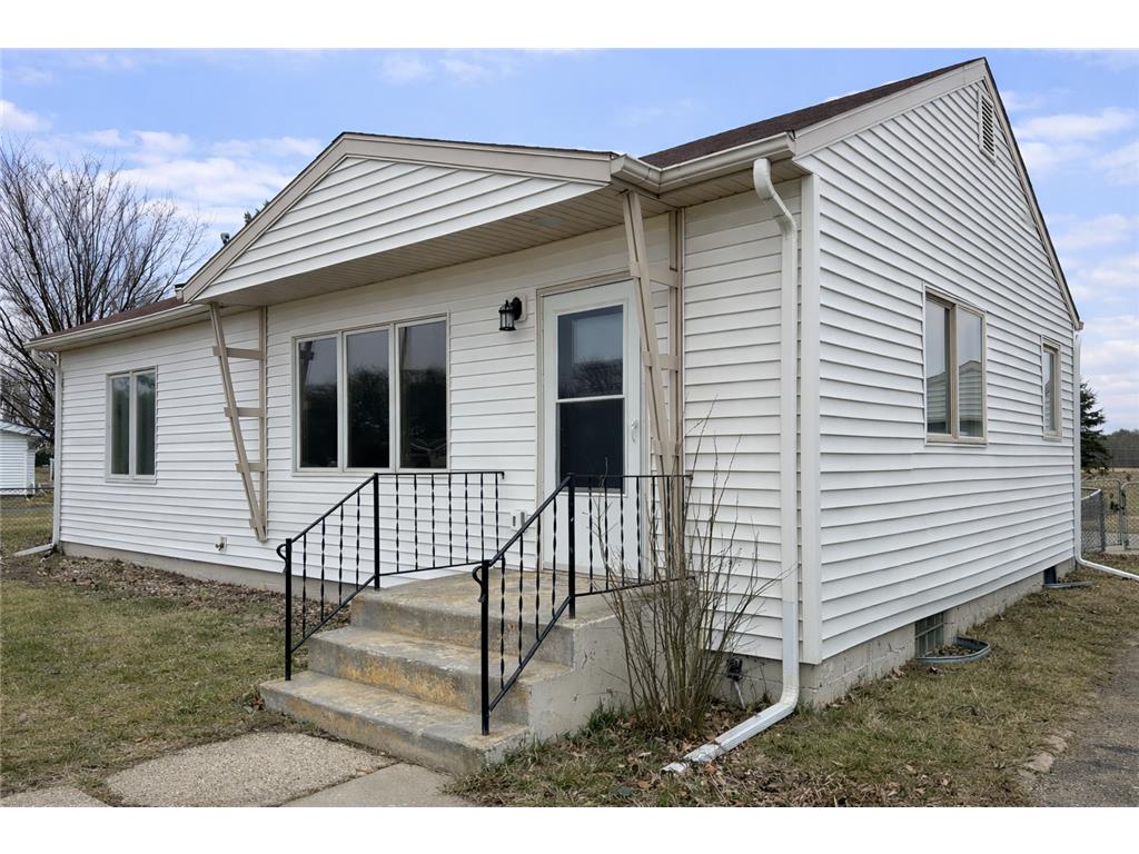 924 Colfax Avenue SW Wadena MN 56482 7051786 image2