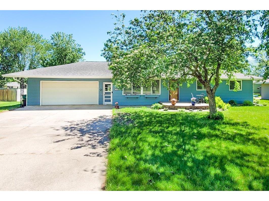 924 Country Club Drive SW, Melrose, MN 56352 MLS 5764278 Edina Realty