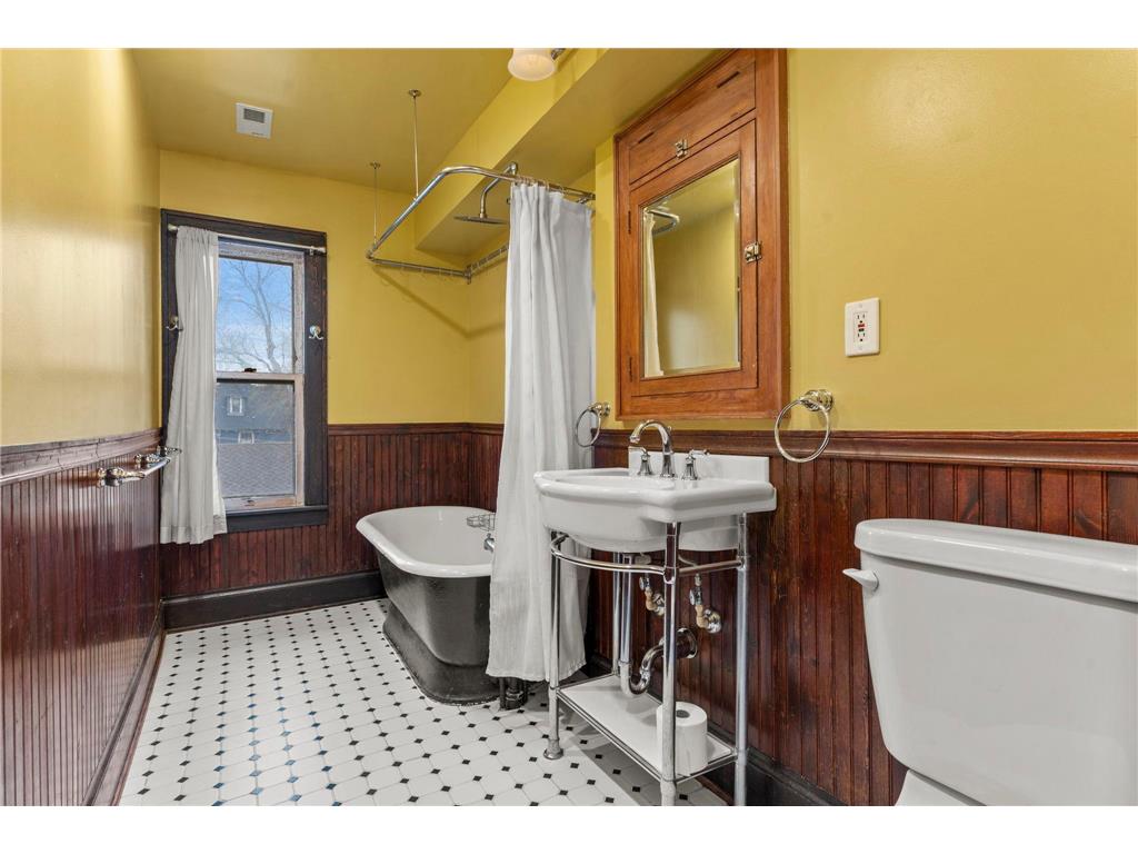 924 Marshall Avenue Saint Paul MN 55104 7059010 image40