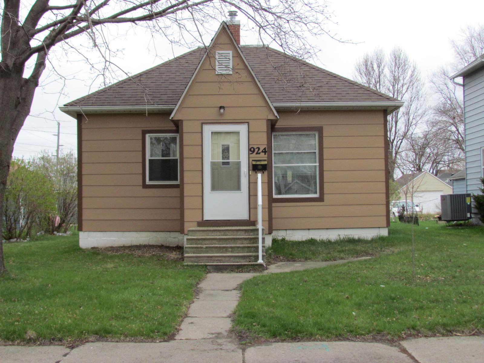 924 N Elm Street, Fairmont, MN 56031 MLS 5741735 Edina Realty