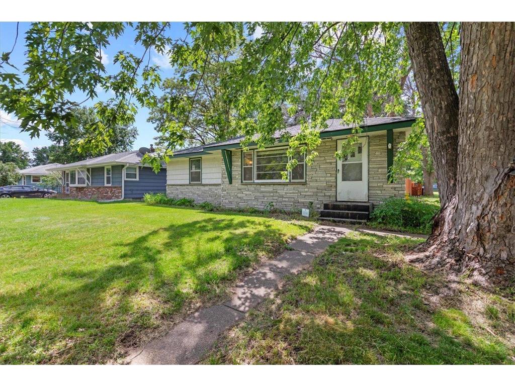 9242 Washington Street NE Blaine MN 55434 6502698 image1