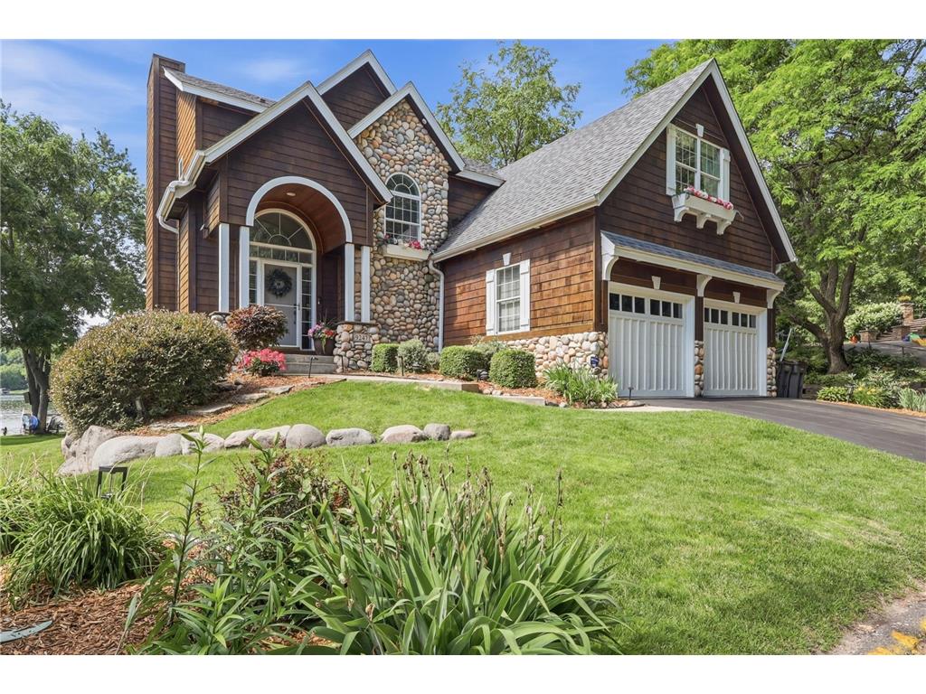 9247 Lake Riley Boulevard Chanhassen MN 55317 - Riley 7097353 image1