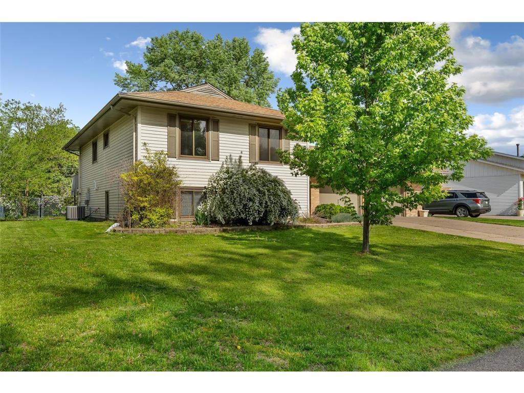 925 Redwell Lane Apple Valley MN 55124 6561614 image1