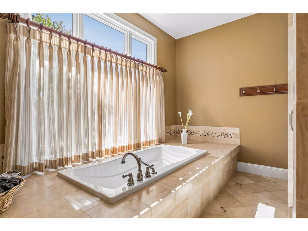 9251 Wedgewood Point Woodbury MN 55125 7068574 image34