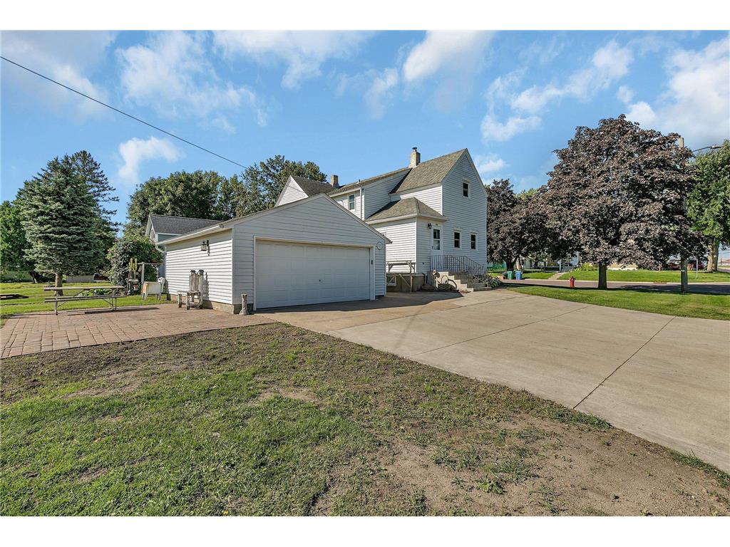 926 Baxter Avenue N Glencoe MN 55336 6587752 image1