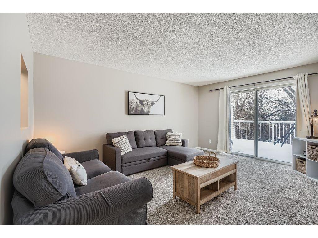 927 Pond View Court Vadnais Heights MN 55127 6824092 image1