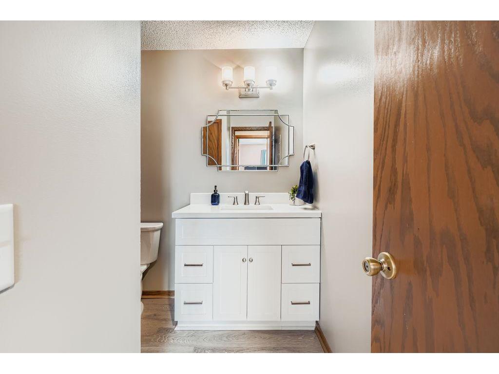 927 Pond View Court Vadnais Heights MN 55127 6824092 image10