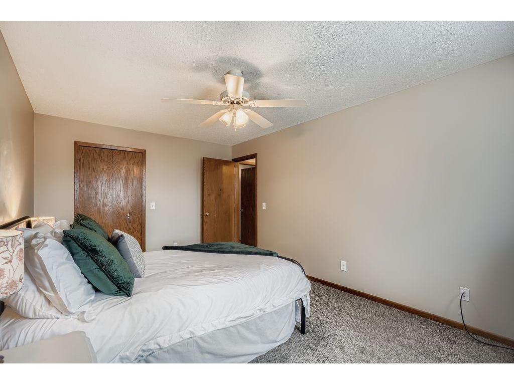 927 Pond View Court Vadnais Heights MN 55127 6824092 image15