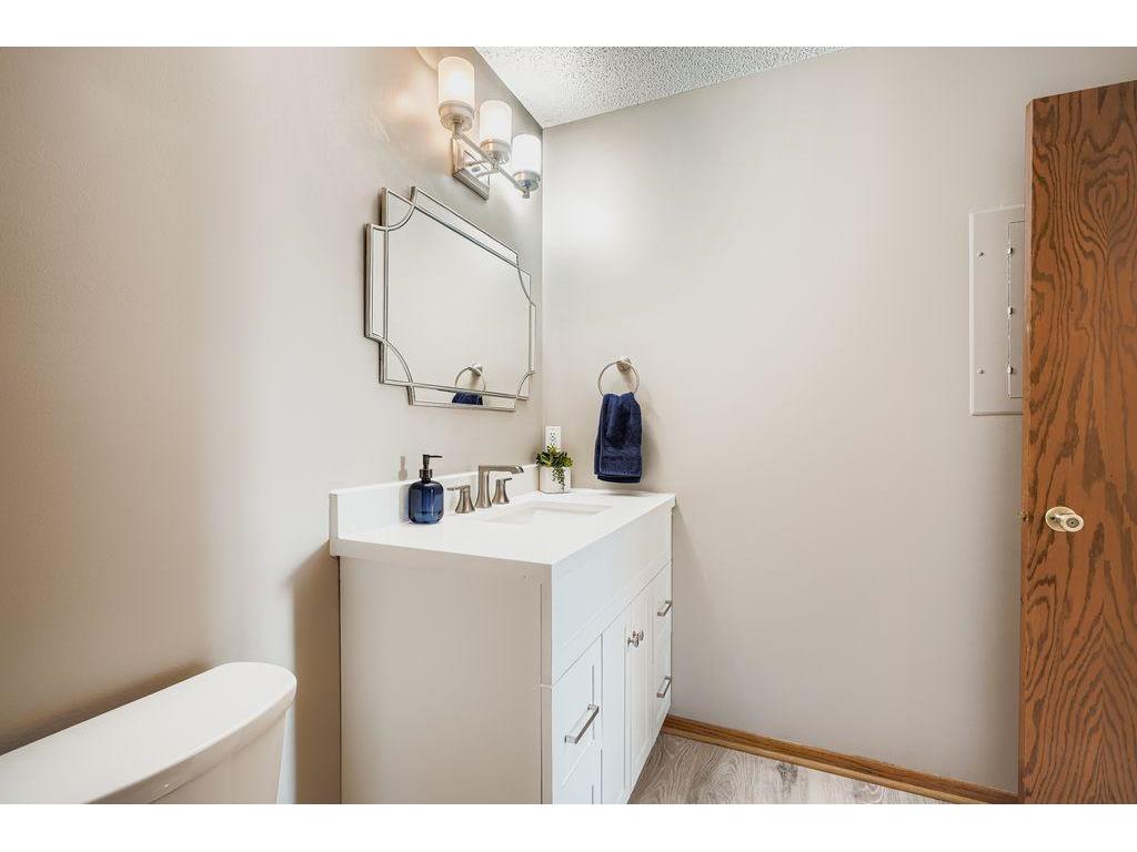 927 Pond View Court Vadnais Heights MN 55127 6824092 image9