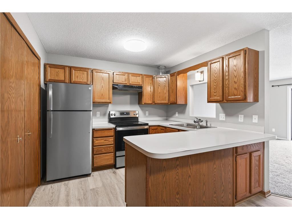 927 Pond View Court Vadnais Heights MN 55127 7045944 image3