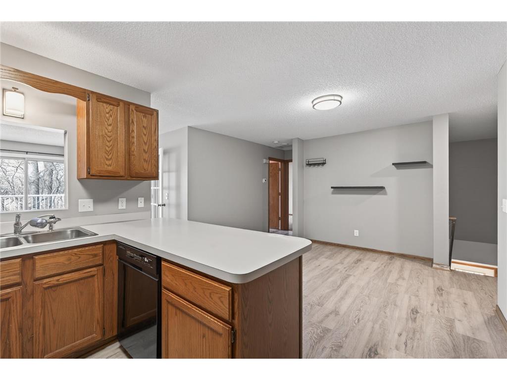 927 Pond View Court Vadnais Heights MN 55127 7045944 image4