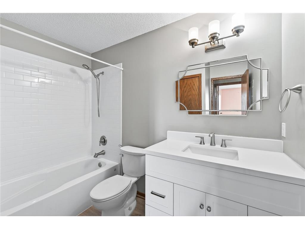 927 Pond View Court Vadnais Heights MN 55127 7045944 image5