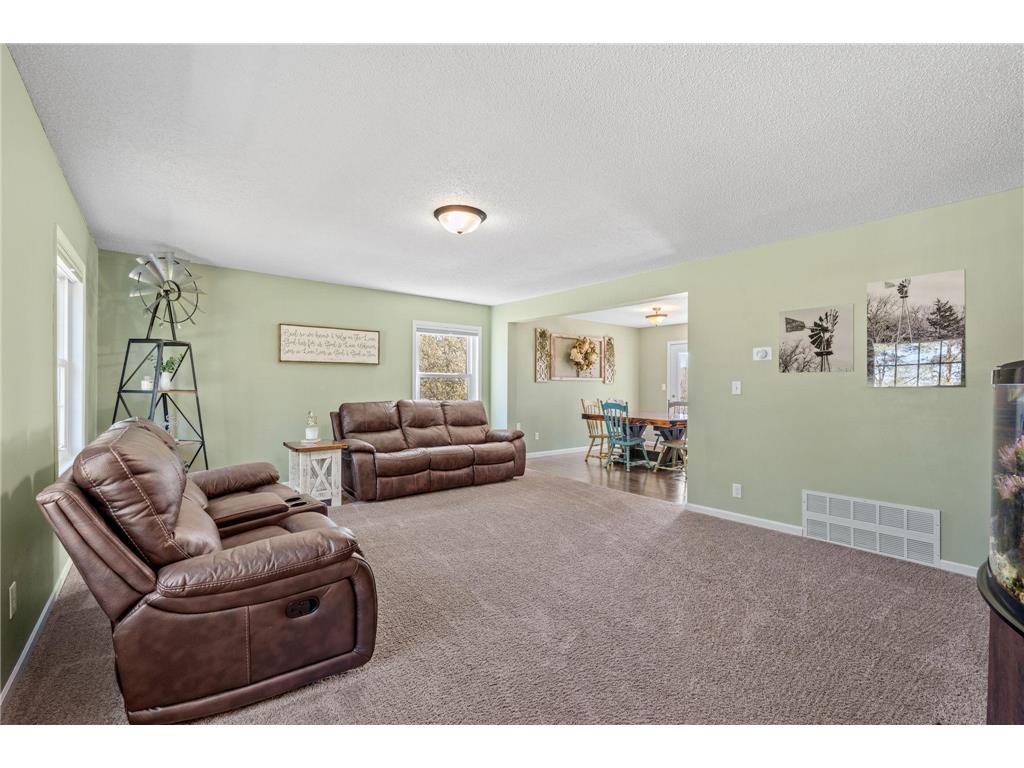 9270 261st Avenue NW Zimmerman MN 55398 7054810 image3