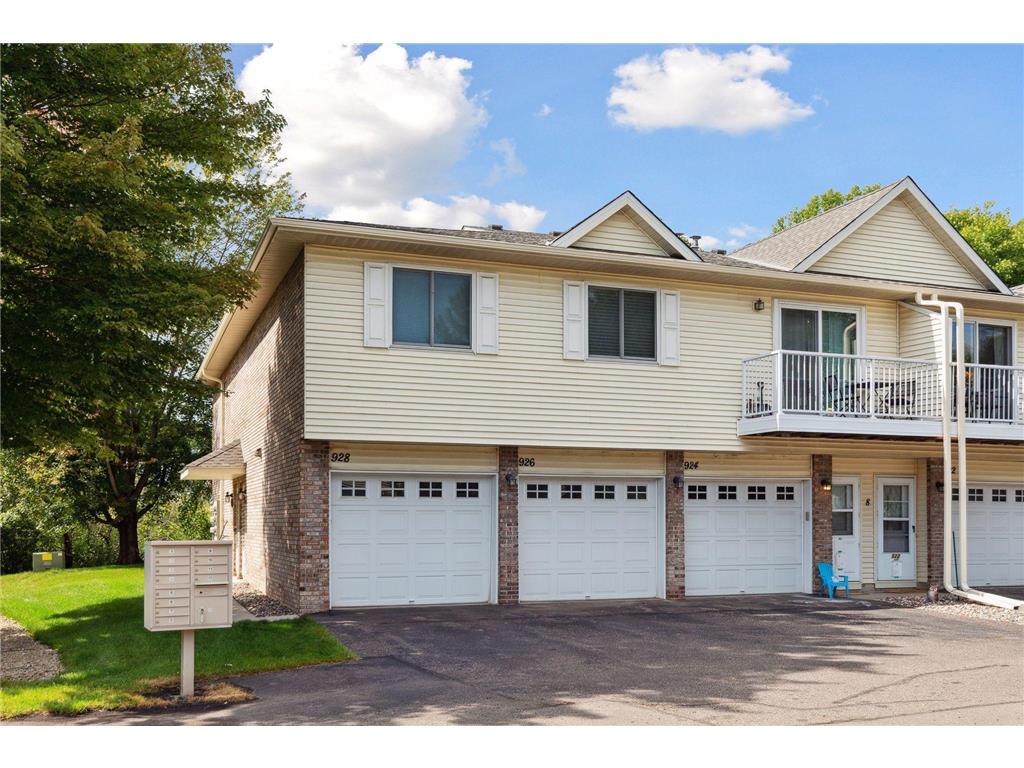 928 Pond View Court Vadnais Heights MN 55127 6410353 image1