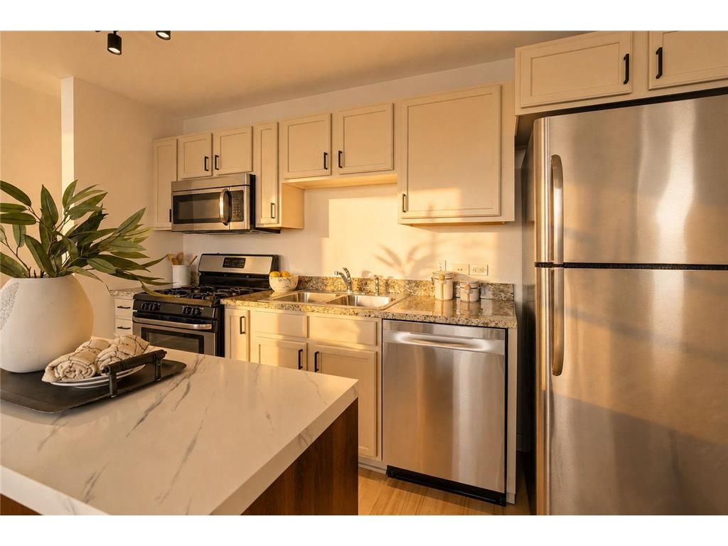 929 Portland Avenue #810 Minneapolis MN 55404 7090815 image3