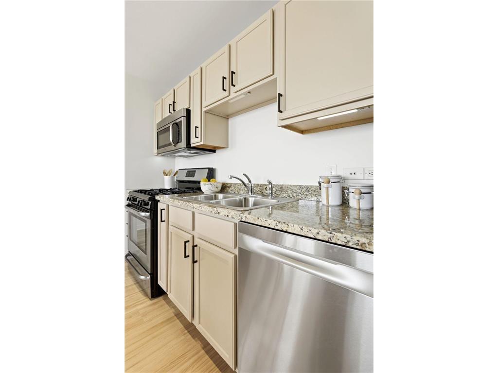 929 Portland Avenue #810 Minneapolis MN 55404 7090815 image8