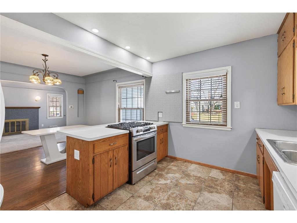 930 Hawthorne Avenue E Saint Paul MN 55106 7045093 image10