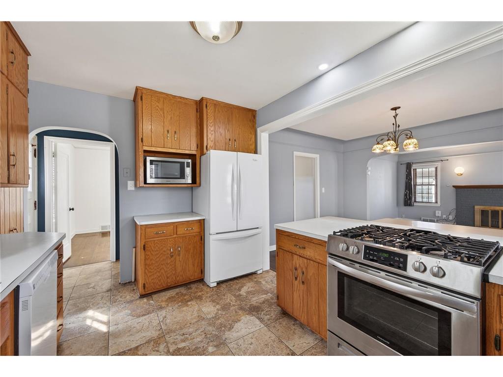 930 Hawthorne Avenue E Saint Paul MN 55106 7045093 image11