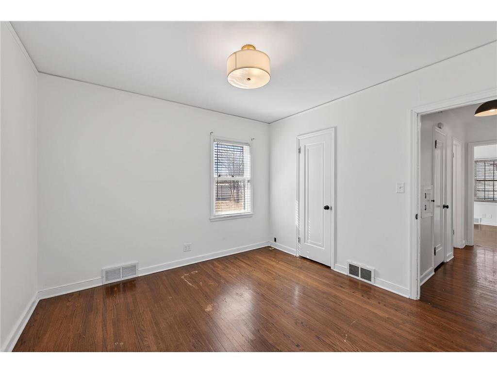 930 Hawthorne Avenue E Saint Paul MN 55106 7045093 image13