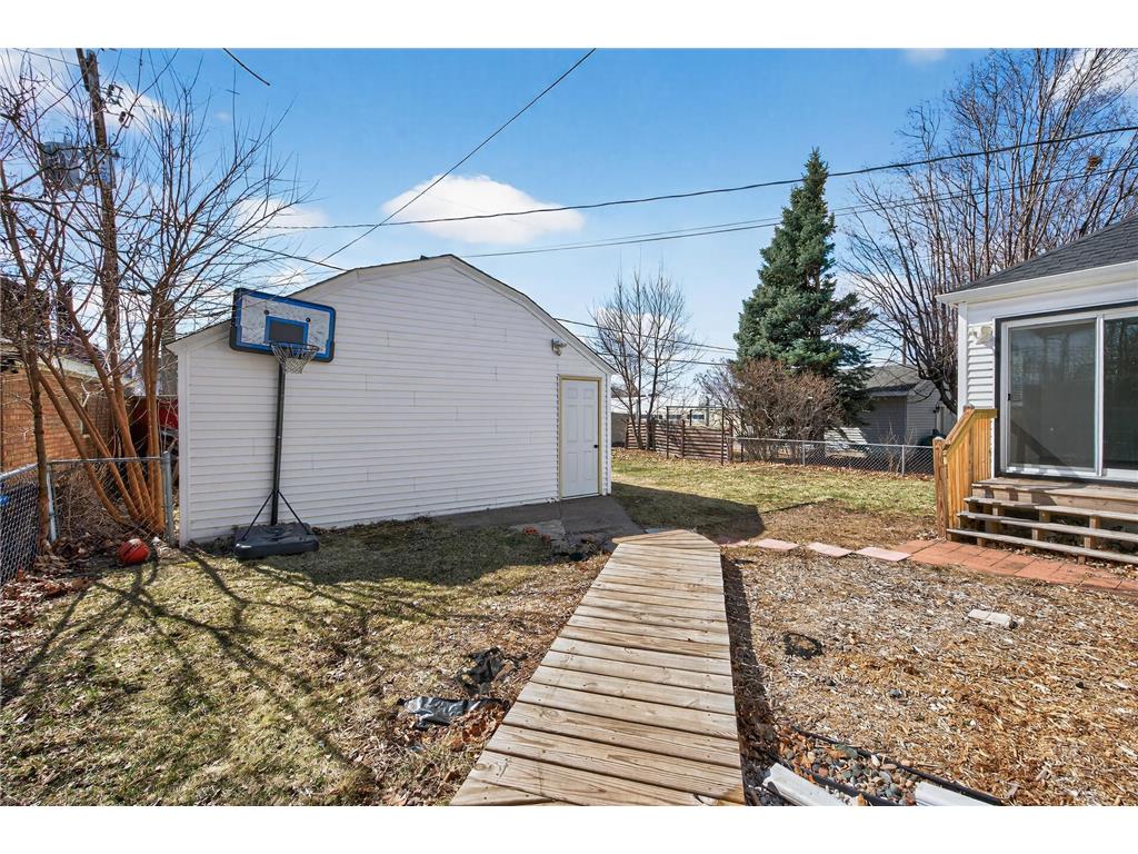 930 Hawthorne Avenue E Saint Paul MN 55106 7045093 image24