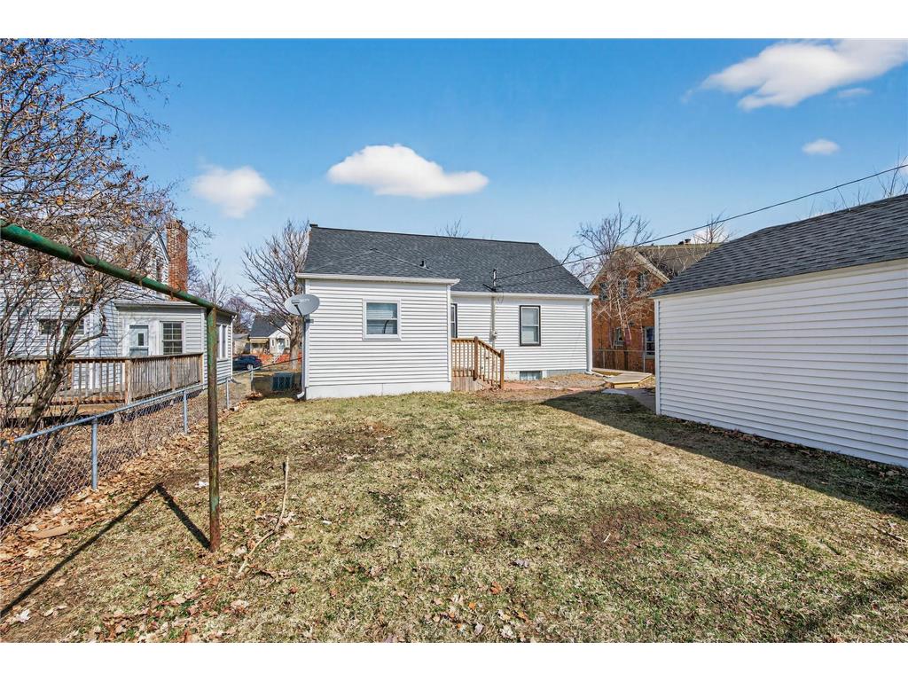 930 Hawthorne Avenue E Saint Paul MN 55106 7045093 image25
