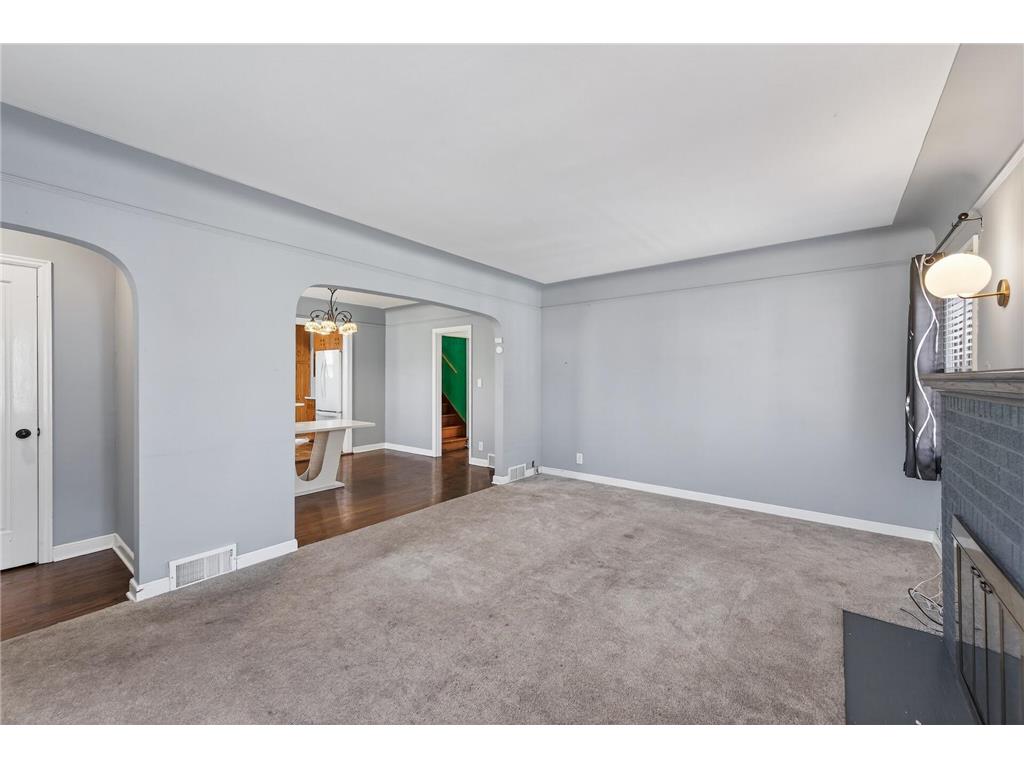 930 Hawthorne Avenue E Saint Paul MN 55106 7045093 image4