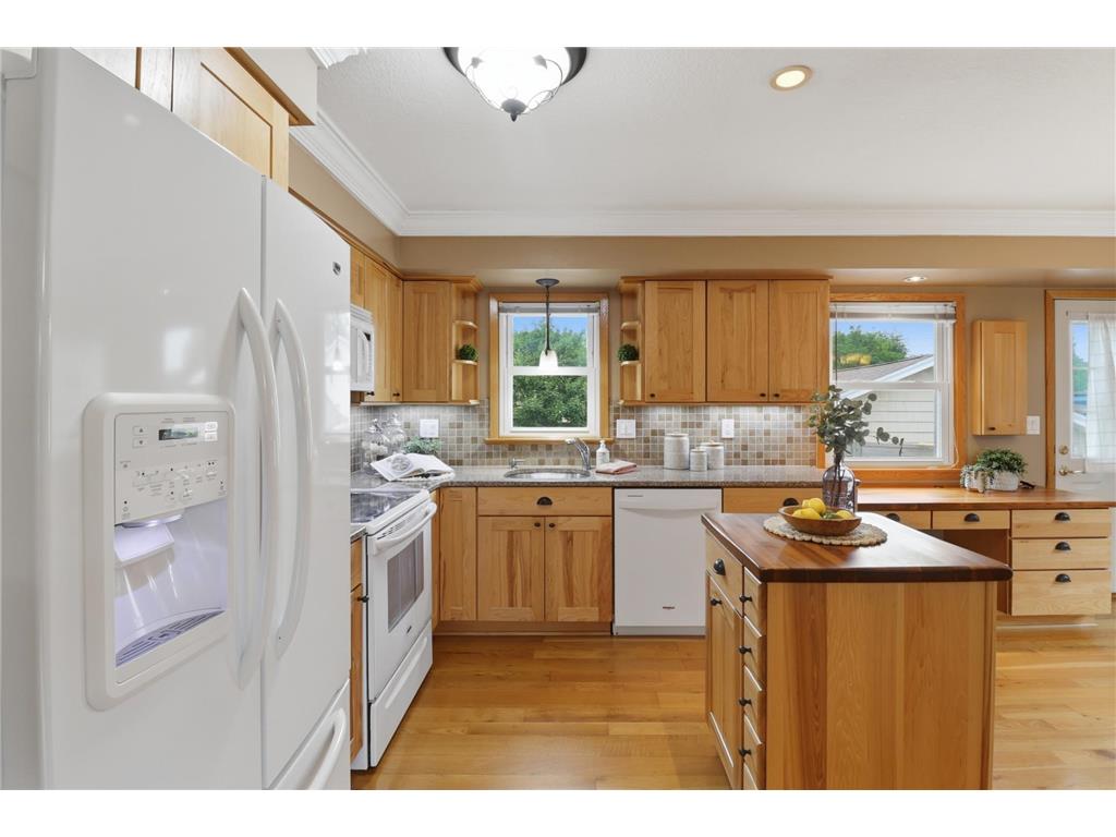 9306 Oakland Avenue S Bloomington MN 55420 7088966 image2