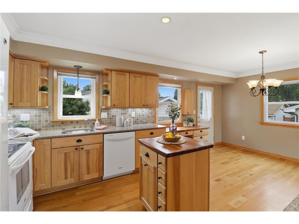 9306 Oakland Avenue S Bloomington MN 55420 7088966 image3