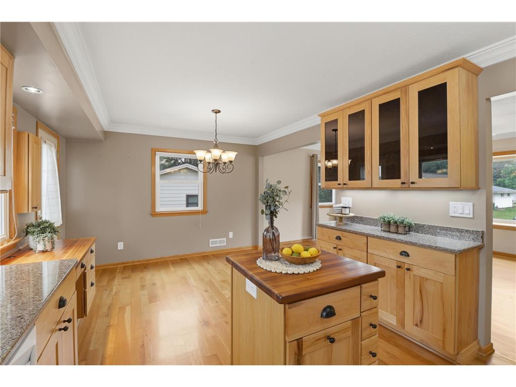 9306 Oakland Avenue S Bloomington MN 55420 7088966 image4