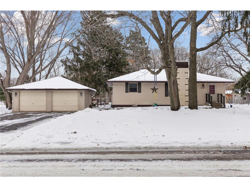 9307 Bataan Street NE Blaine MN 55449 7037669 image1