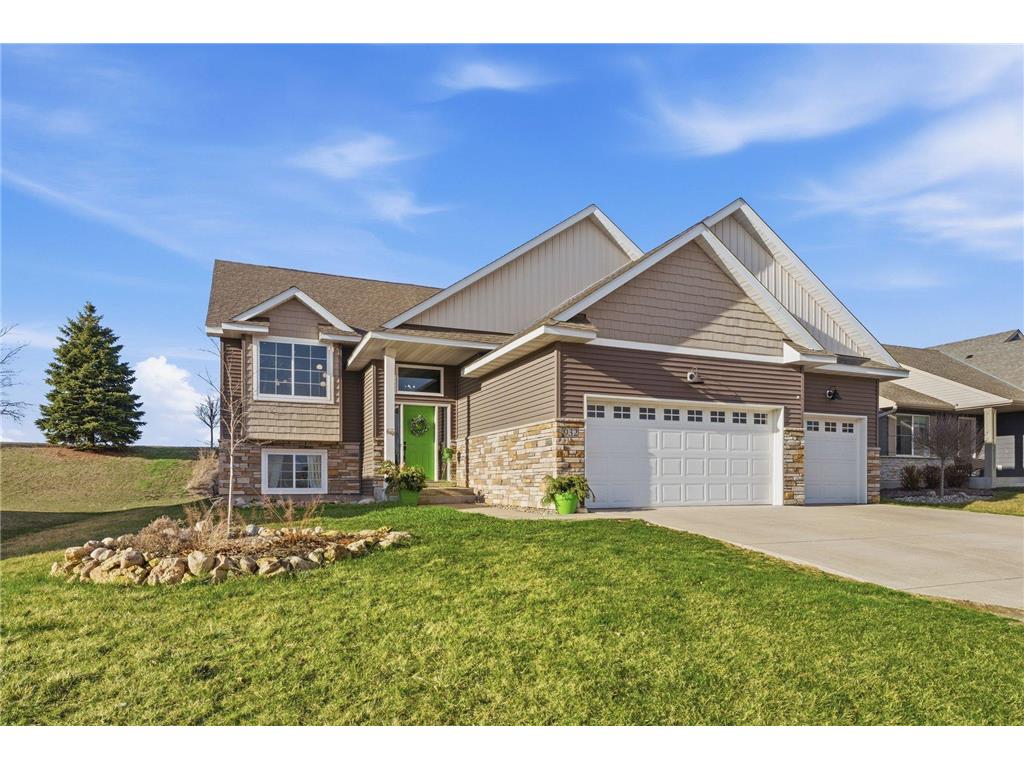 932 Forest Edge Drive Jordan MN 55352 7044113 image1