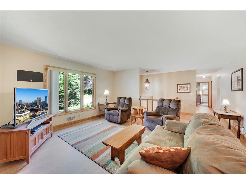 9325 31st Avenue N New Hope MN 55427 7093258 image9