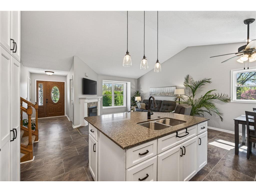 9325 Andrea Drive Woodbury MN 55125 7074735 image10