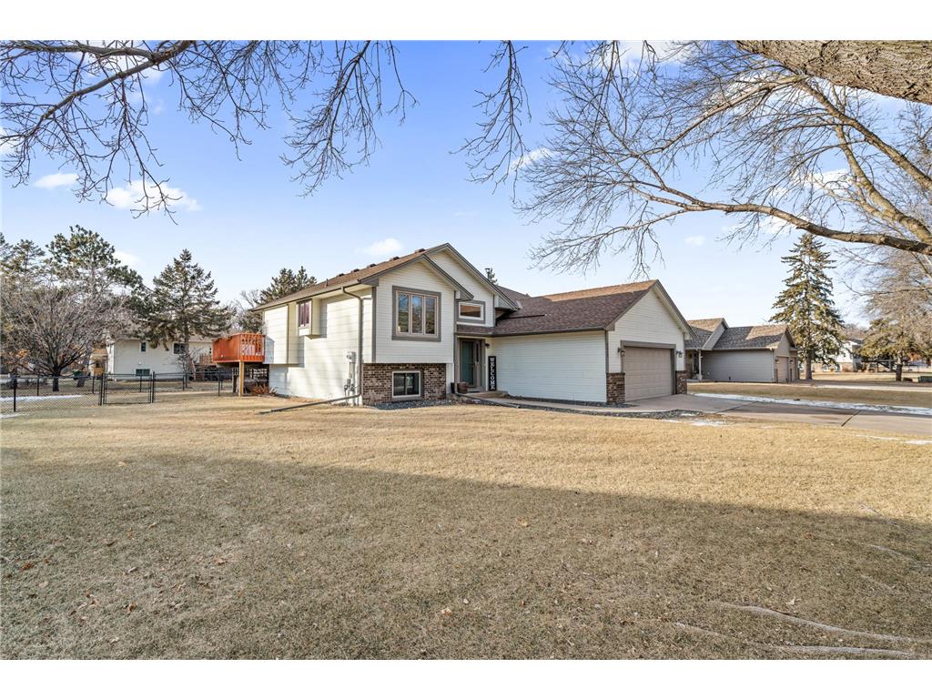 9325 Newton Avenue N Brooklyn Park MN 55444 6653697 image1