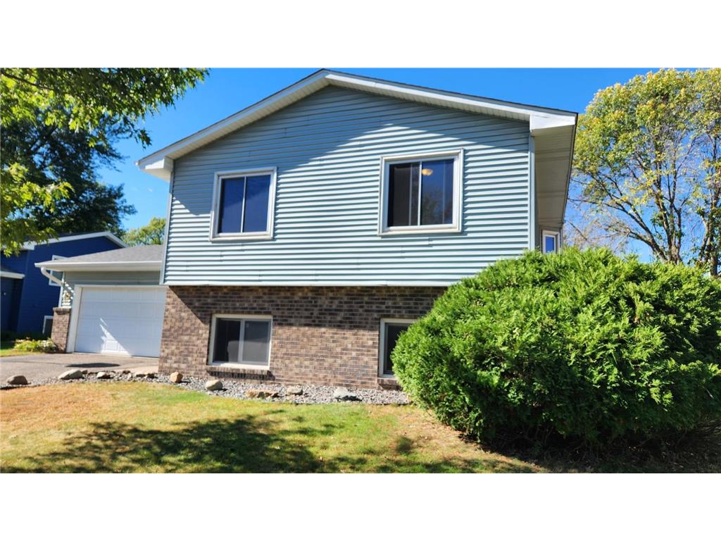 9325 Vincent Avenue N Brooklyn Park MN 55444 6801205 image1