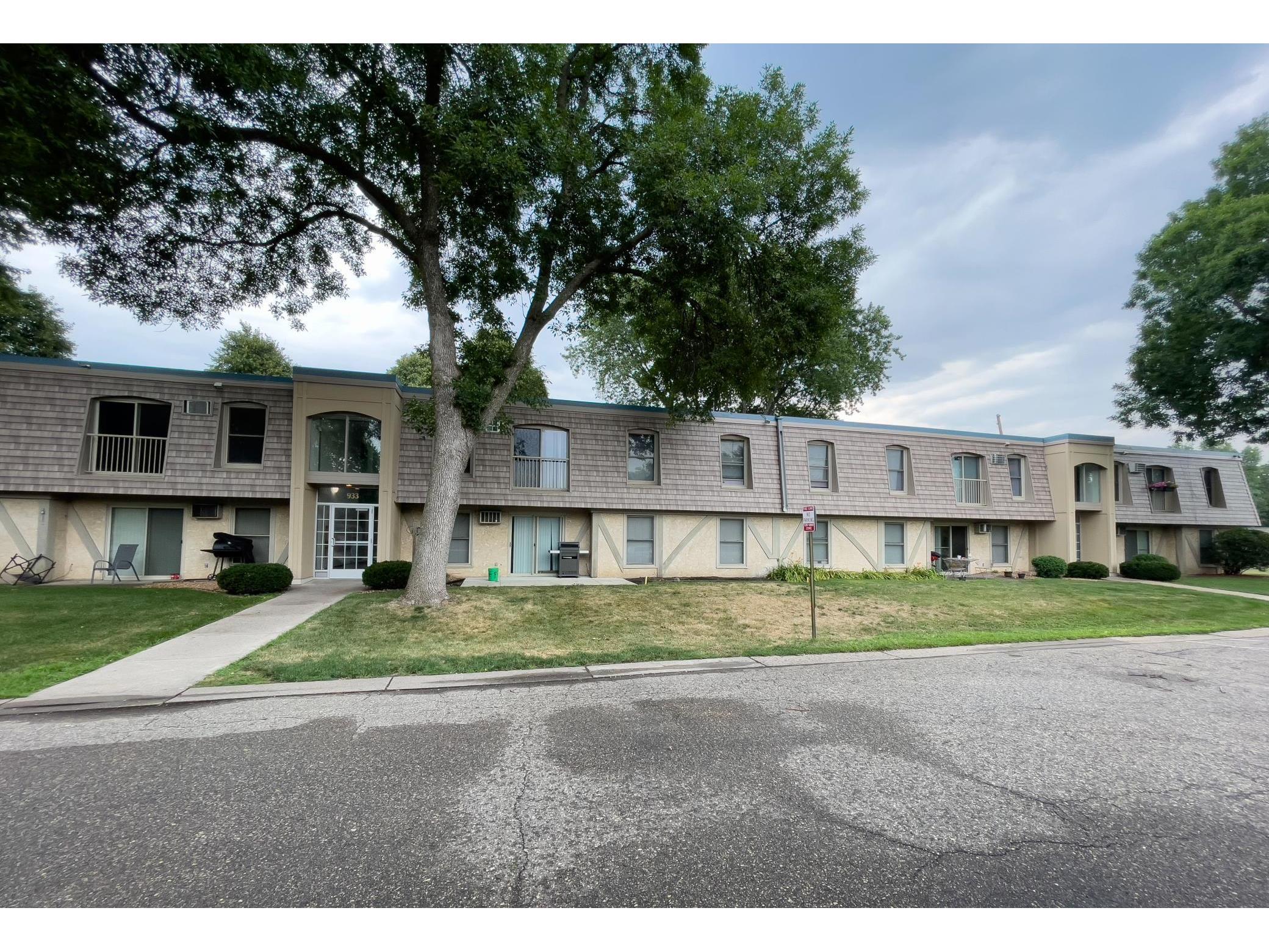 933 11th Avenue S 6, Hopkins, MN 55343 MLS 6074210 Edina Realty