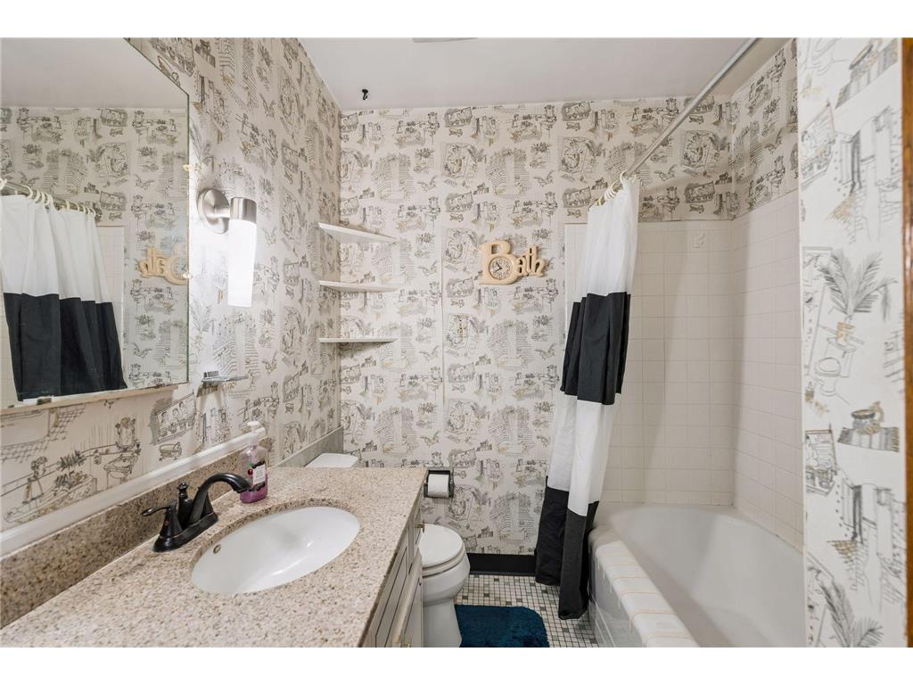 933 Edgewater Avenue Shoreview MN 55126 7070193 image16
